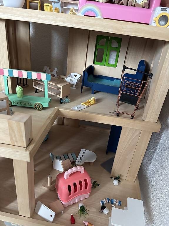 Puppenhäuser & -möbel: Puppenhaus aus Holz  – Gebraucht aus Graltshausen von Regeli1 3