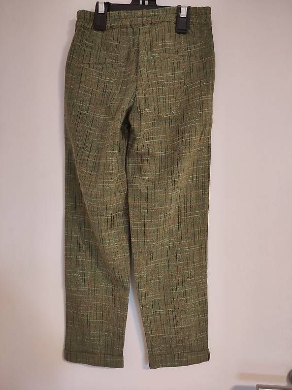 Pantaloni: Pantalon fille 10 ans – Usato da Le Grand-Saconnex venduto da daniboom 2