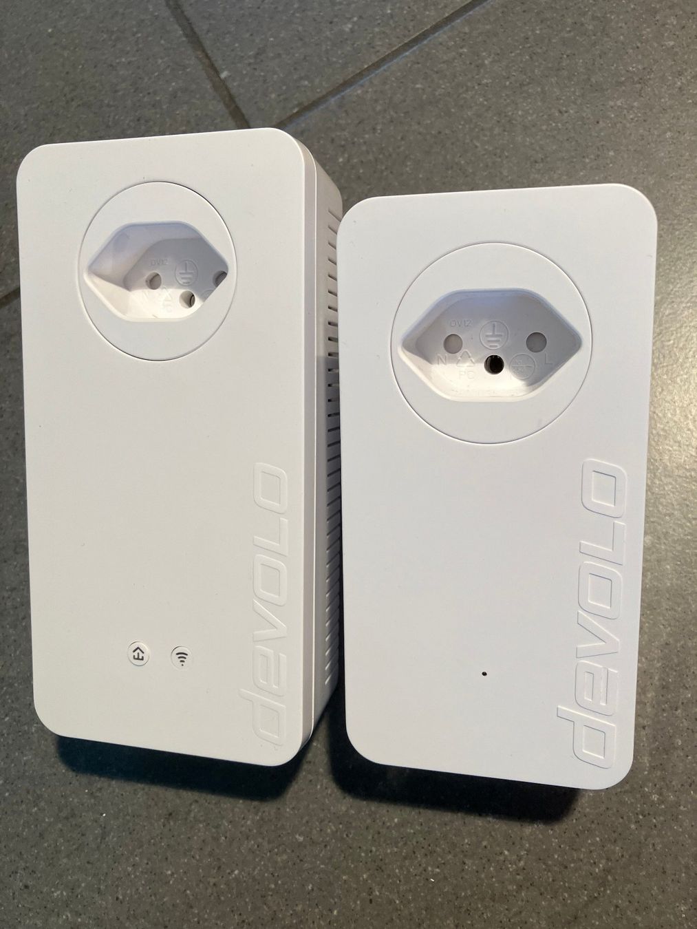 Devolo Unità & Adattatore: Devolo dLAN 1200+ WiFi ac Starter Kit Powerline Adapter – Nuovo (secondo la descrizione) da Winznau venduto da gugi2009 1
