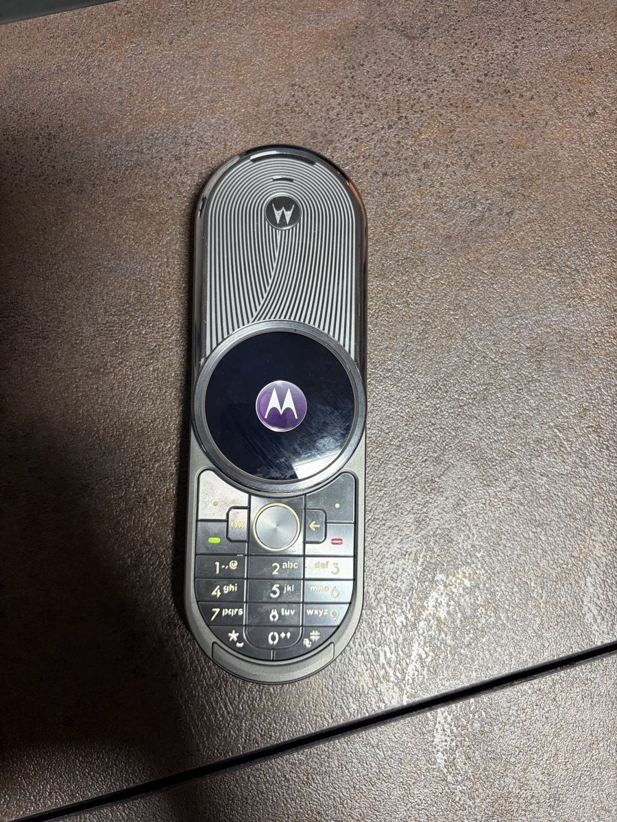 Motorola Telefoni cellulari / Smartphones: Motorola Aura R1 – Nuovo (secondo la descrizione) da Schänis venduto da Manuel.2123