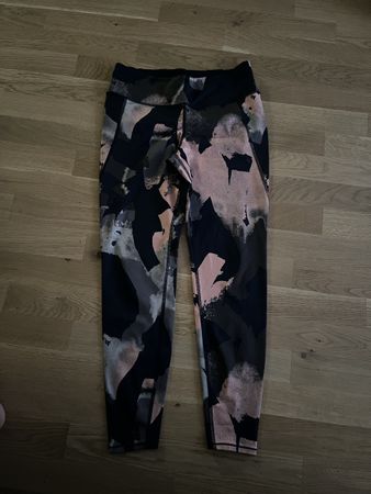 Sportleggings gemustert schwarz rosa