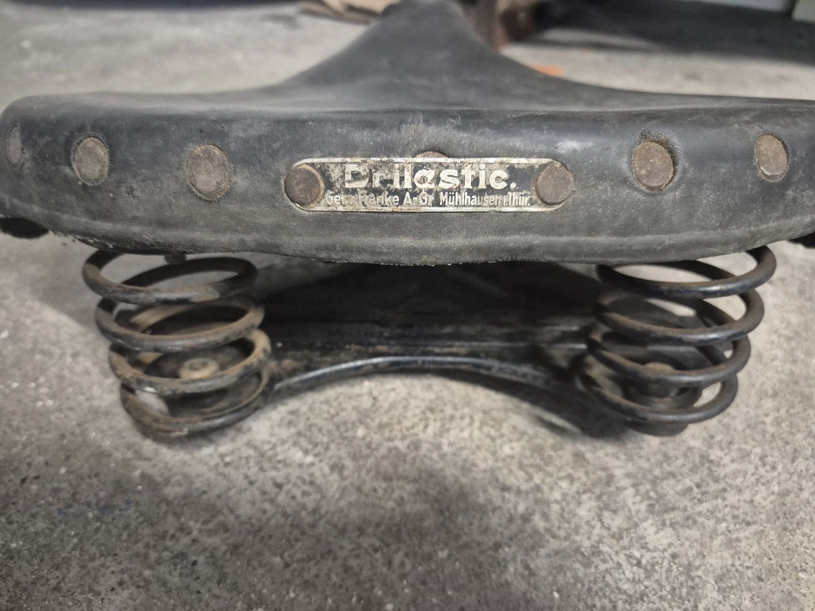 Zündapp Tutti i ricambio per moto: Sozius Sattel zu Vorkriegsmotorrad – Usato da Kirchberg SG venduto da Karmann53 2