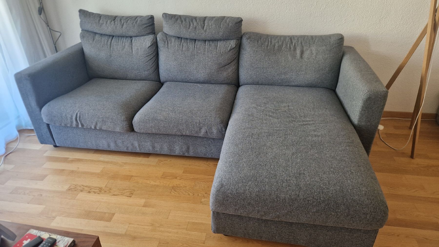 Divani: Canapé gris IKEA VIMLE 3 places avec méridienne – Usato da Biel/Bienne venduto da Boozook