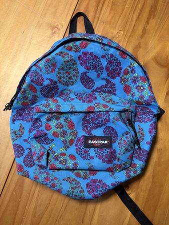 Sac à dos Eastpak motif floral bleu bon état