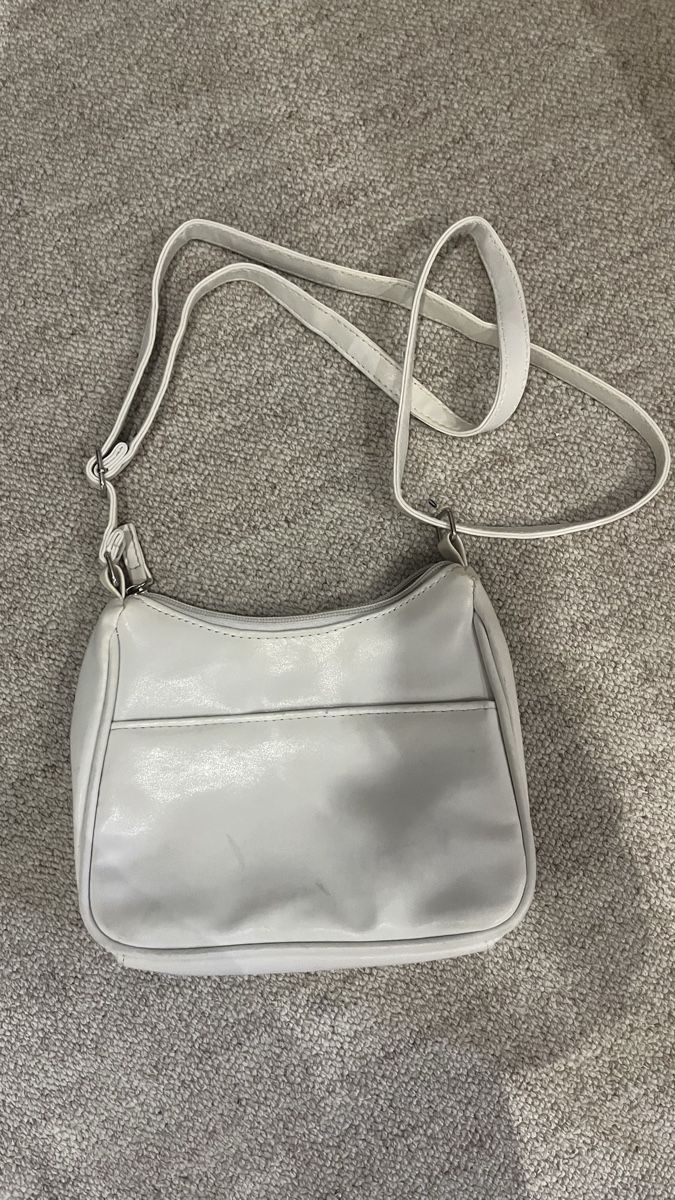 Taschen für Damen: Schicke, weisse Umhängetasche – Gebraucht aus St. Gallenkappel von Iillifee 1