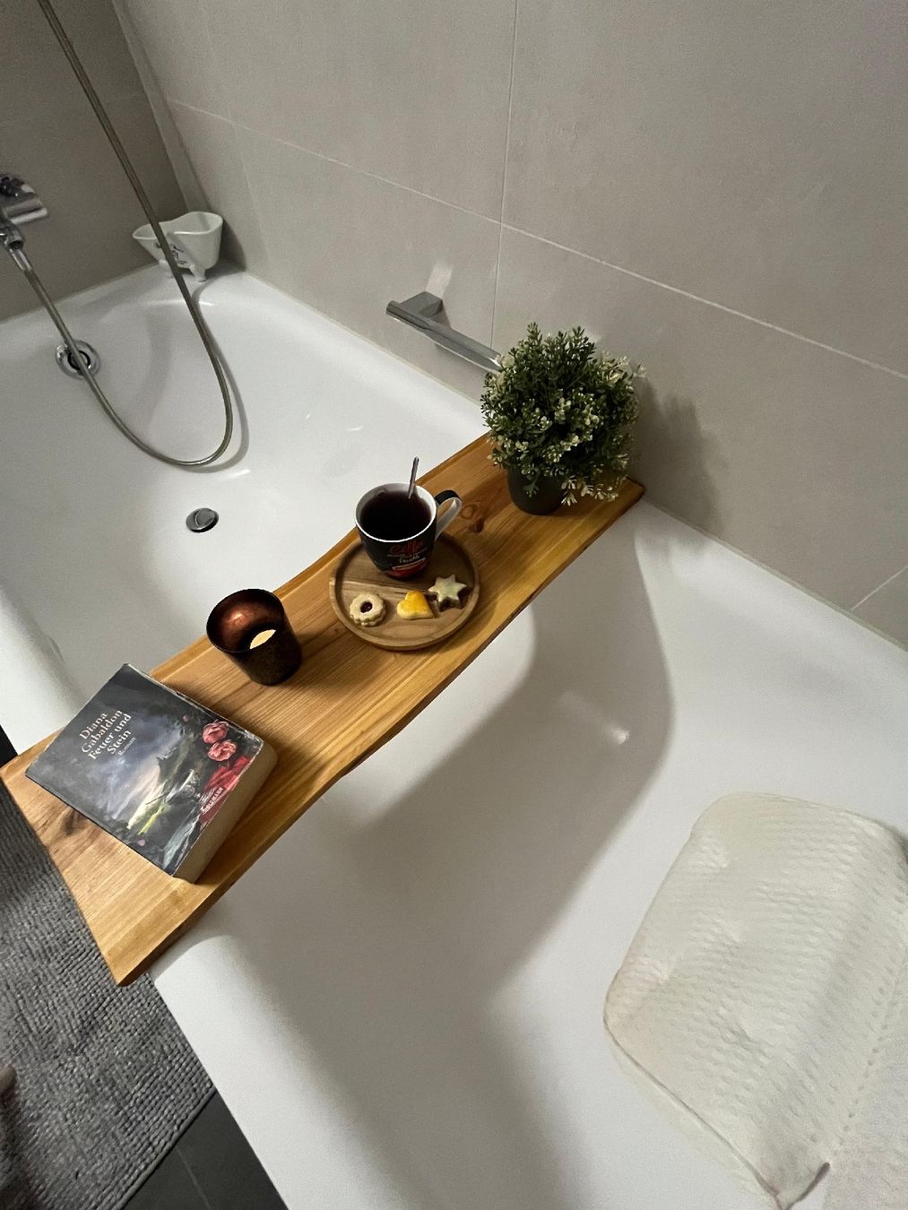 Servierplatten: Badewannenablage Massivholzbrett – Neu und originalverpackt aus Bettlach von Fniggli94 1