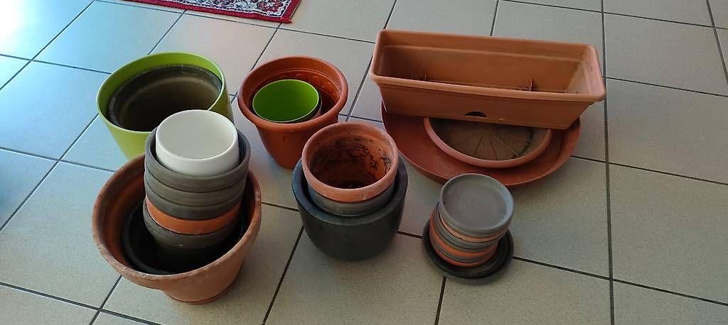 Blumentöpfe: Pots à fleurs et soucoupes – Gebraucht aus Montbrelloz von laz_2nsl