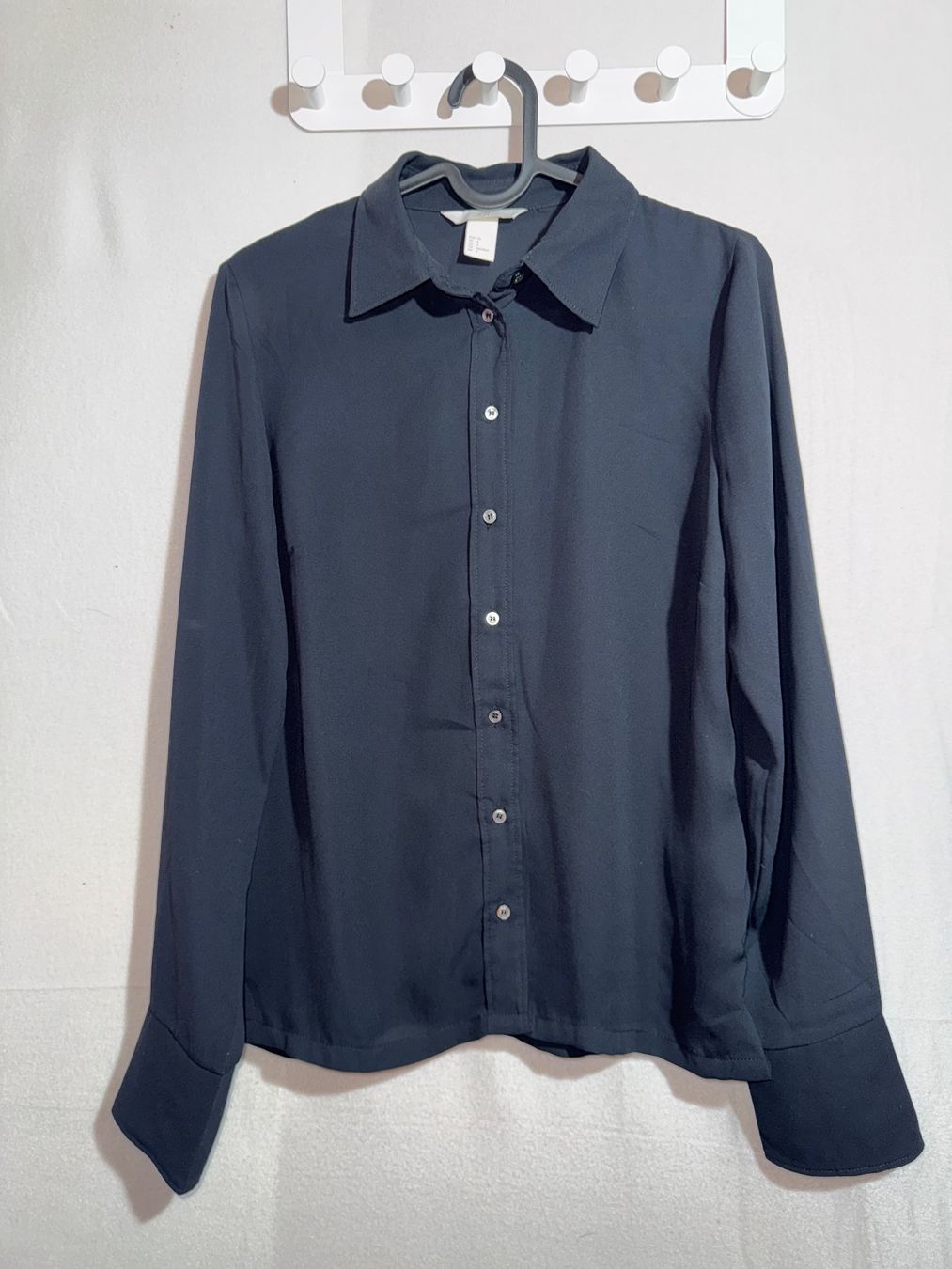 H&M Camicette: Elegante schwarze Bluse von H&M Gr. 34 – Usato da Grosswangen venduto da second_hand_dress 1