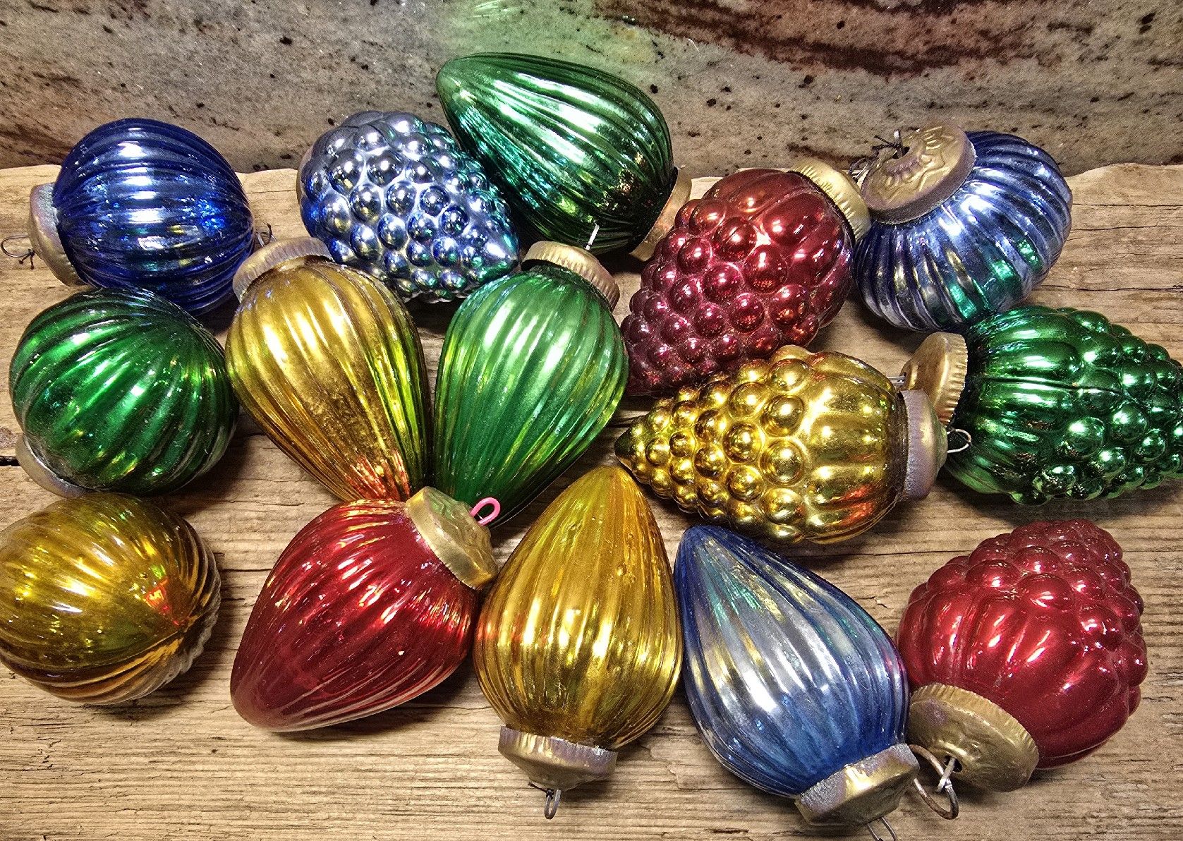 Alle Dekorationen: 15 Stk.Antike Mondo Weihnachtskugeln – Gebraucht aus Walkringen von Vanuca