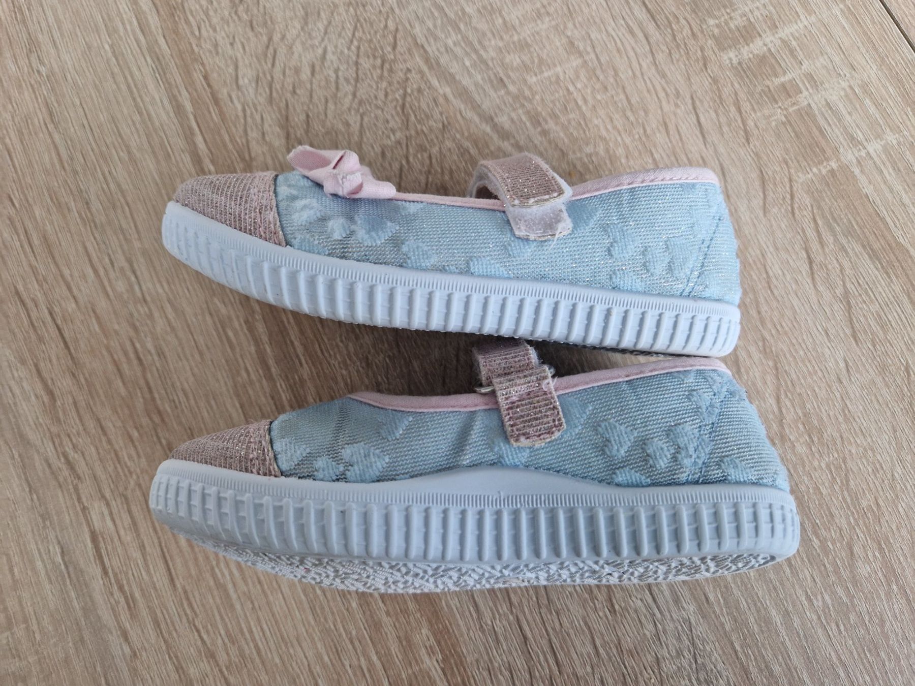 Scarpe per ragazze: Hausschuhe/Finken Gr. 24 – Usato da Heimberg venduto da Eleanor20 2