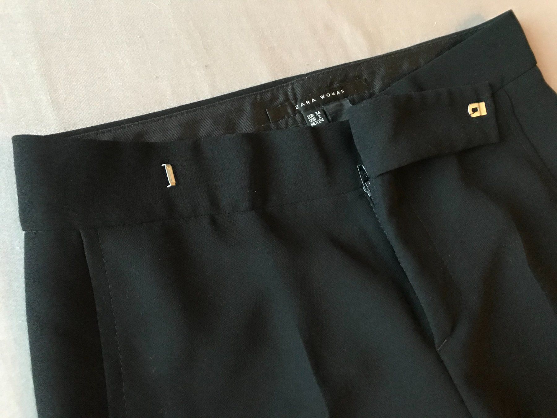 Zara Pantaloni: Zara black formal trousers 34 – Usato da Embrach venduto da lau_2gtp 3