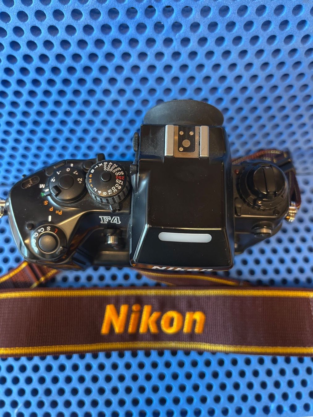 Nikon Appareil photo: Nikon F4 mit MB-21 – D'occasion à Bremgarten AG par Honda1989 1