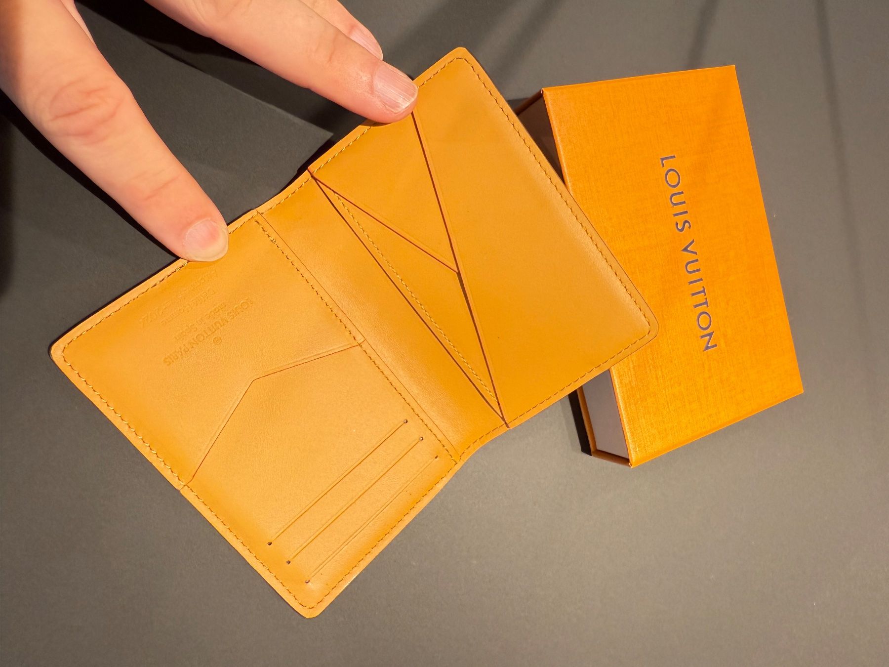 Portafogli: Louis Vuitton Taschenorganizer/ Kartenetui mit Box – Usato da Zollikofen venduto da Level_911 1