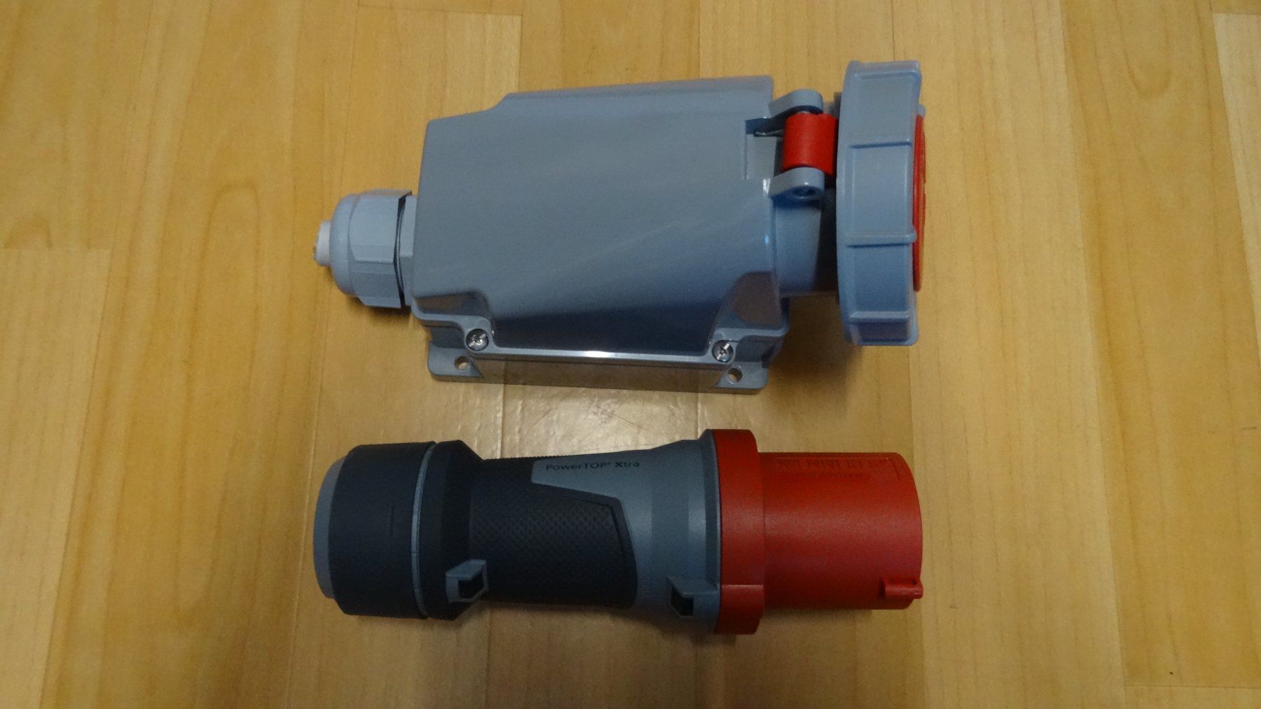 Spine: Steckdose + Stecker CEE 63 ab Fr. 20.-- – Usato da Lupfig venduto da JUTA09