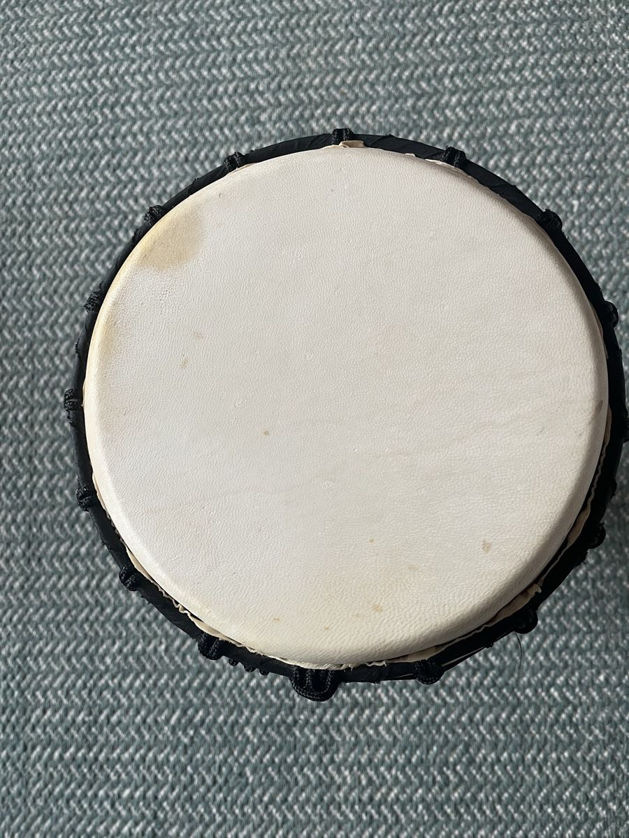 Strumenti musicali: Djembe 50cm hoch mit Transporttasche – Usato da Schaffhausen venduto da Curacautin 1