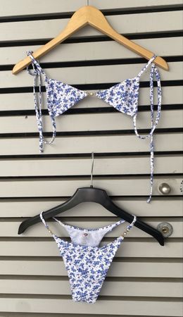 Bikini à fleurs bleu 