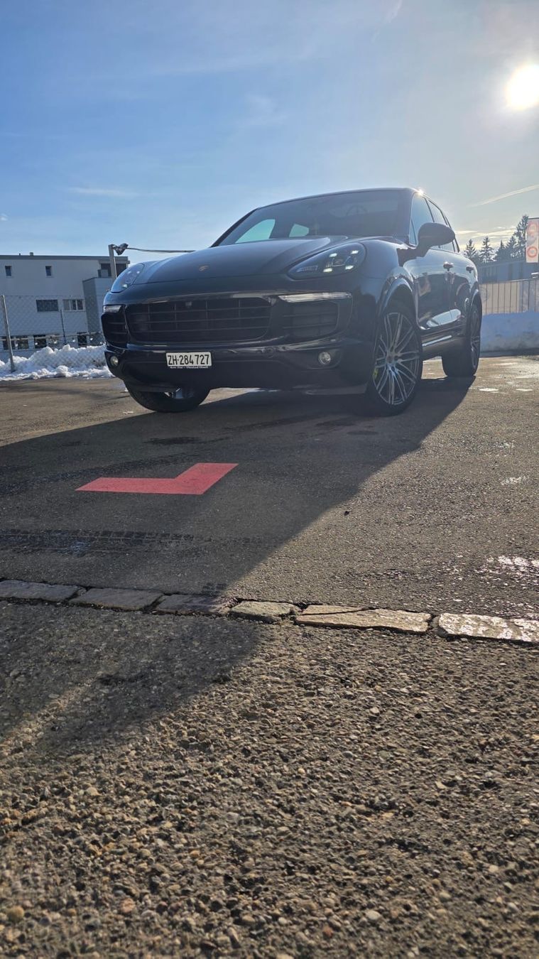 Porsche Automobili: Porsche Cayenne S E-Hybrid SUV – Usato da Frauenfeld venduto da iva_cy8y 7