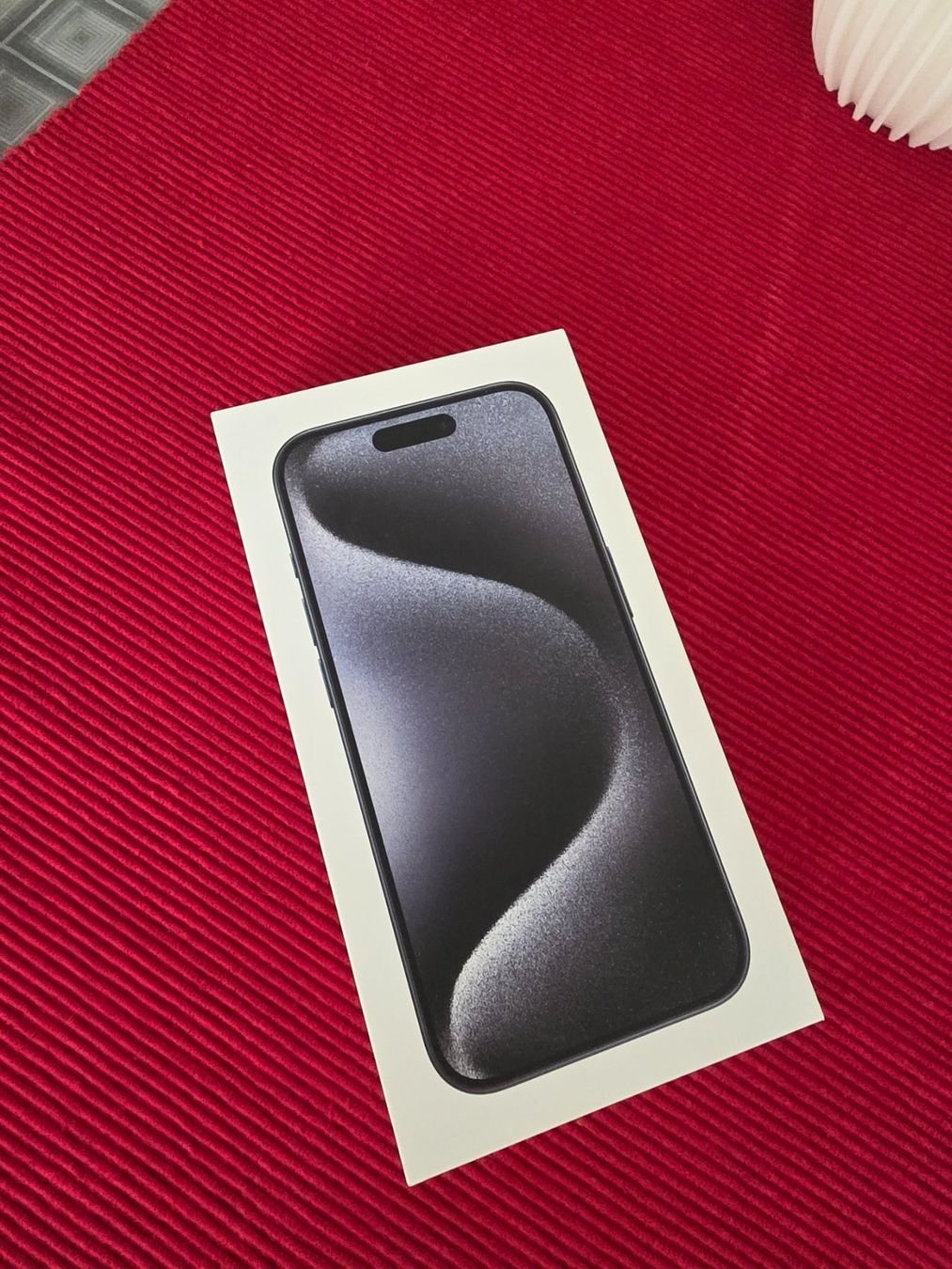 Apple Telefoni cellulari / Smartphones: iPhone 15 pro 256Gb avec apple watch 4 – Nuovo (secondo la descrizione) da Moutier venduto da Rossiforever 3