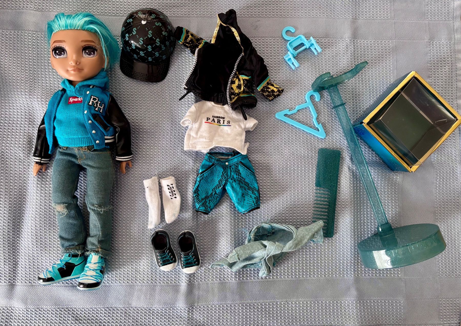 Bambole: Rainbow High Boy Doll River Kendall Teal – Nuovo (secondo la descrizione) da Rüti ZH venduto da Crystal_Bloom