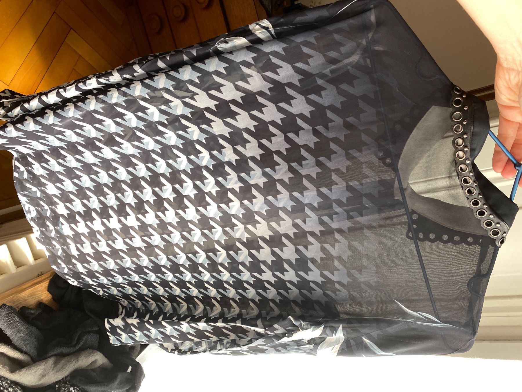 Guess Camicette: Chemise Guess S – Usato da Küssnacht am Rigi venduto da FFKA 4