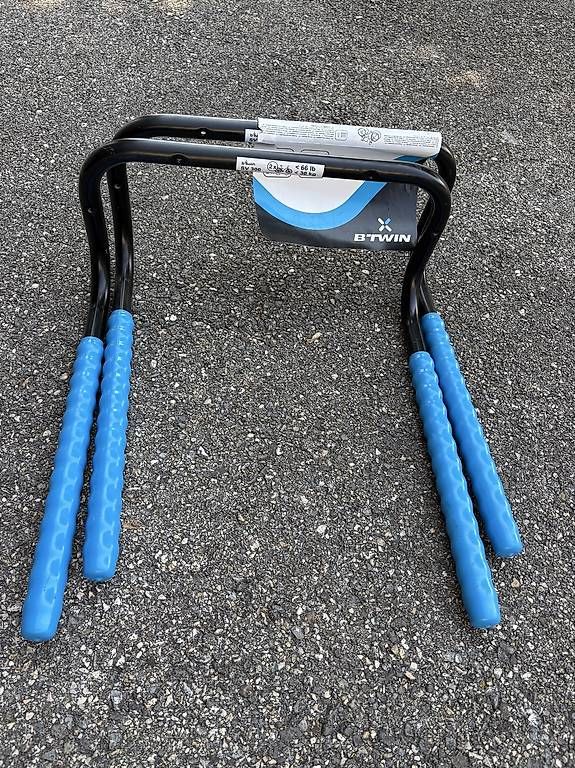 Veloständer: Support mural pour Vélo  – Gebraucht aus Nods von wid_2lbx