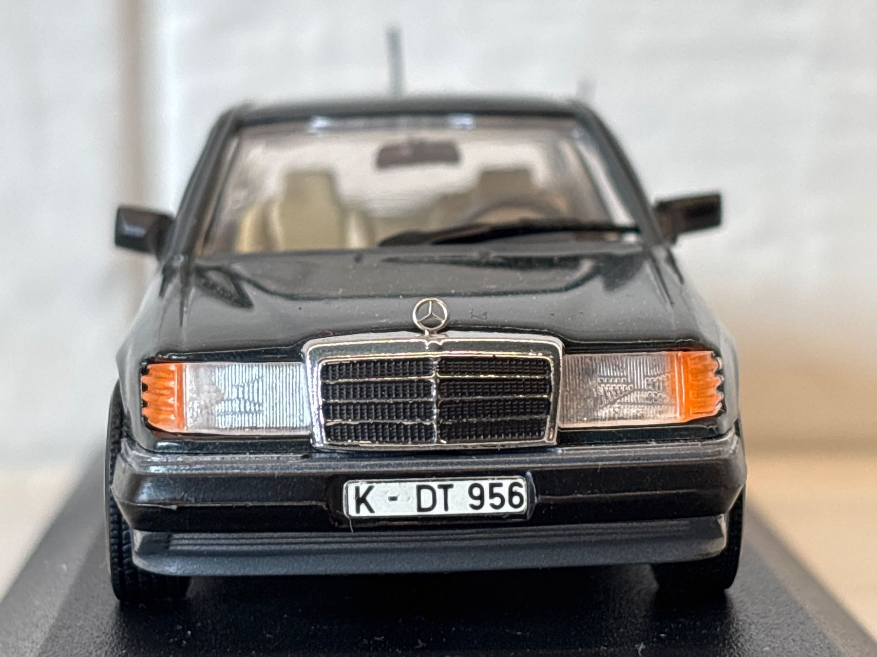 Minichamps Modellautos: Minichamps Mercedes 300 E 1/43 – Gebraucht aus Gollion von Hampton 3