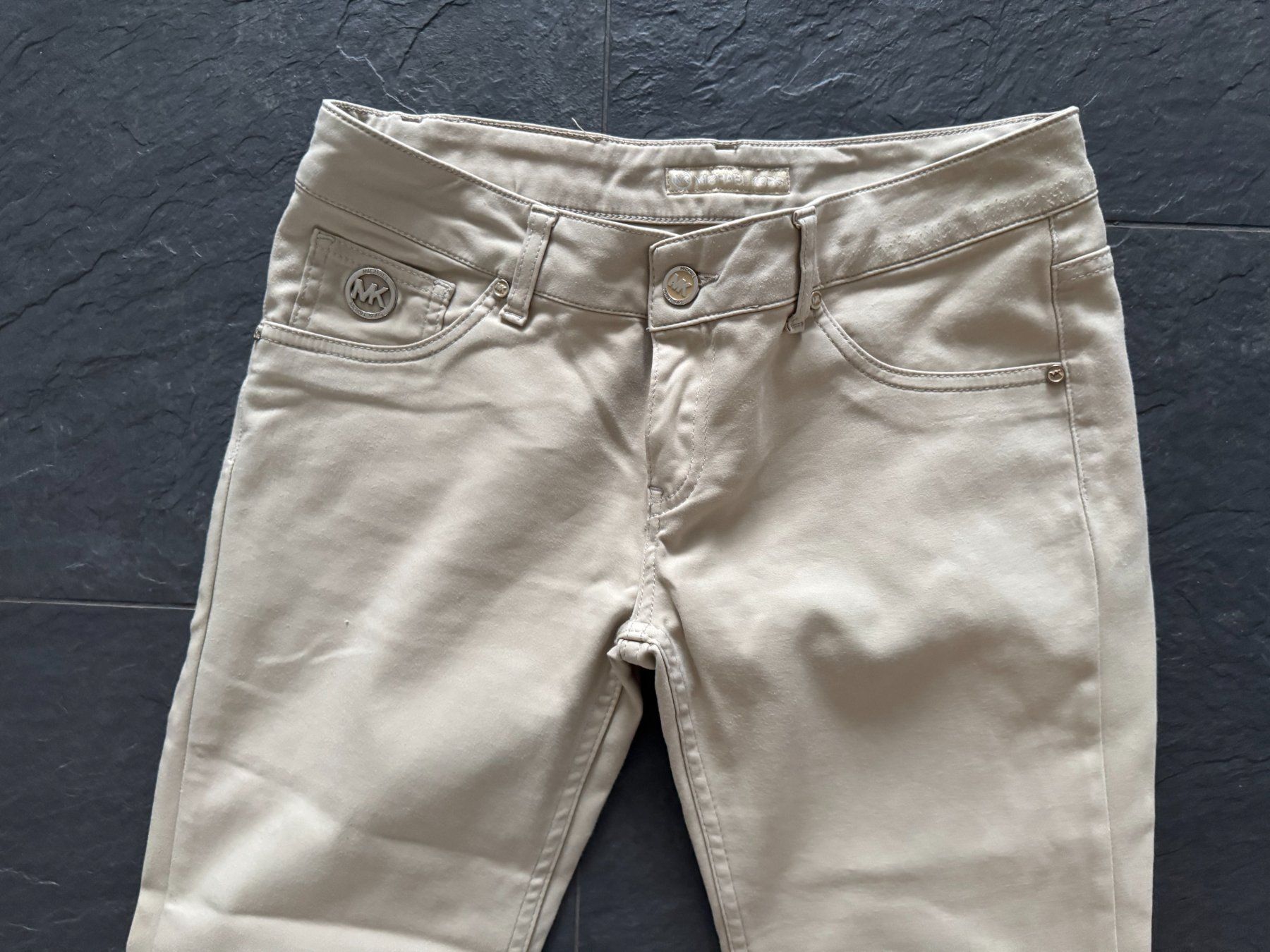 Michael Kors Pantaloni: MICHAEL KORS Hose beige Gr. 38 – Usato da Bonstetten venduto da VCLS 1