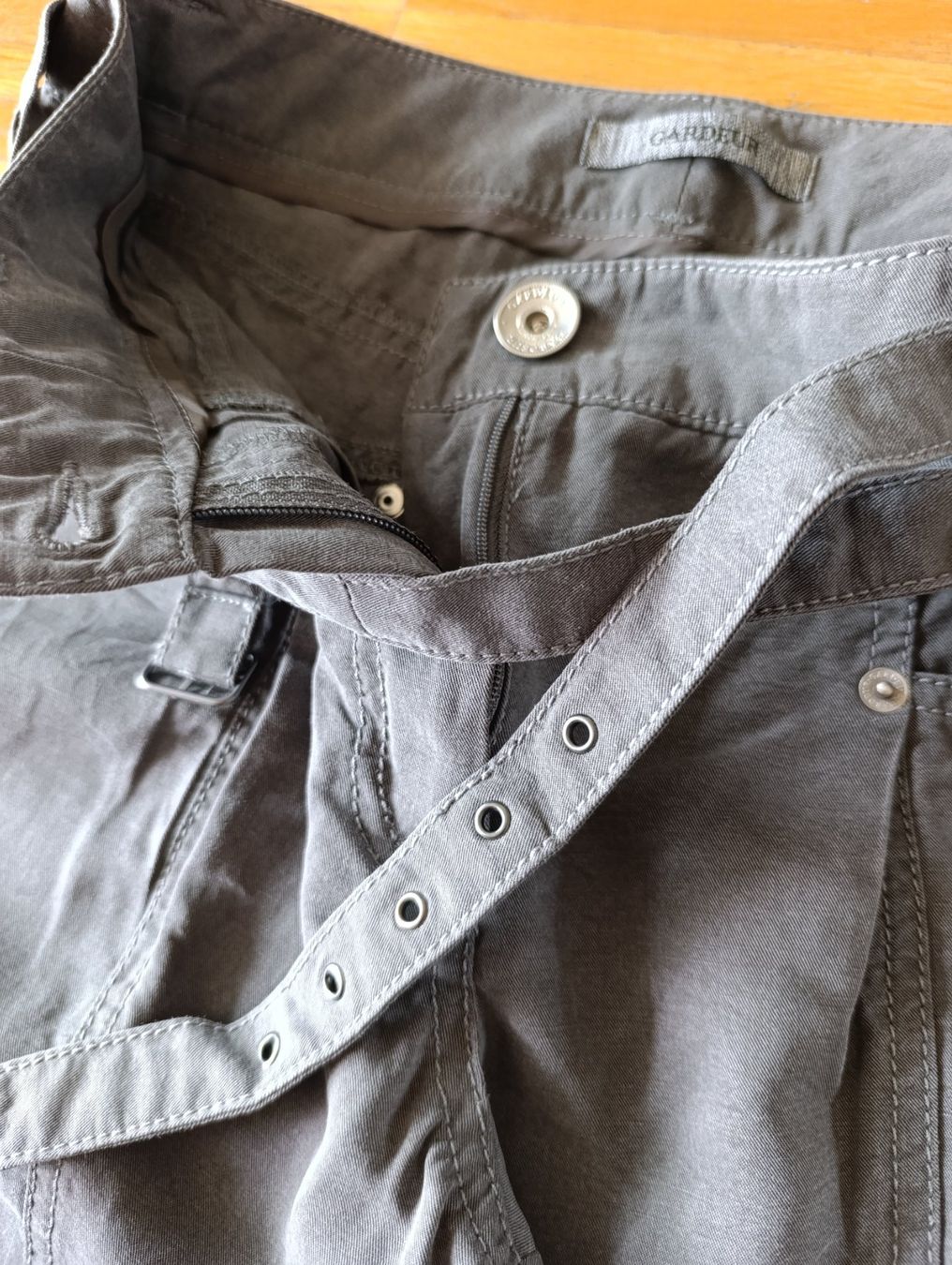 Pantaloni: Damen Capri Gr 36 – Usato da Zürich venduto da VorlonShadow 5
