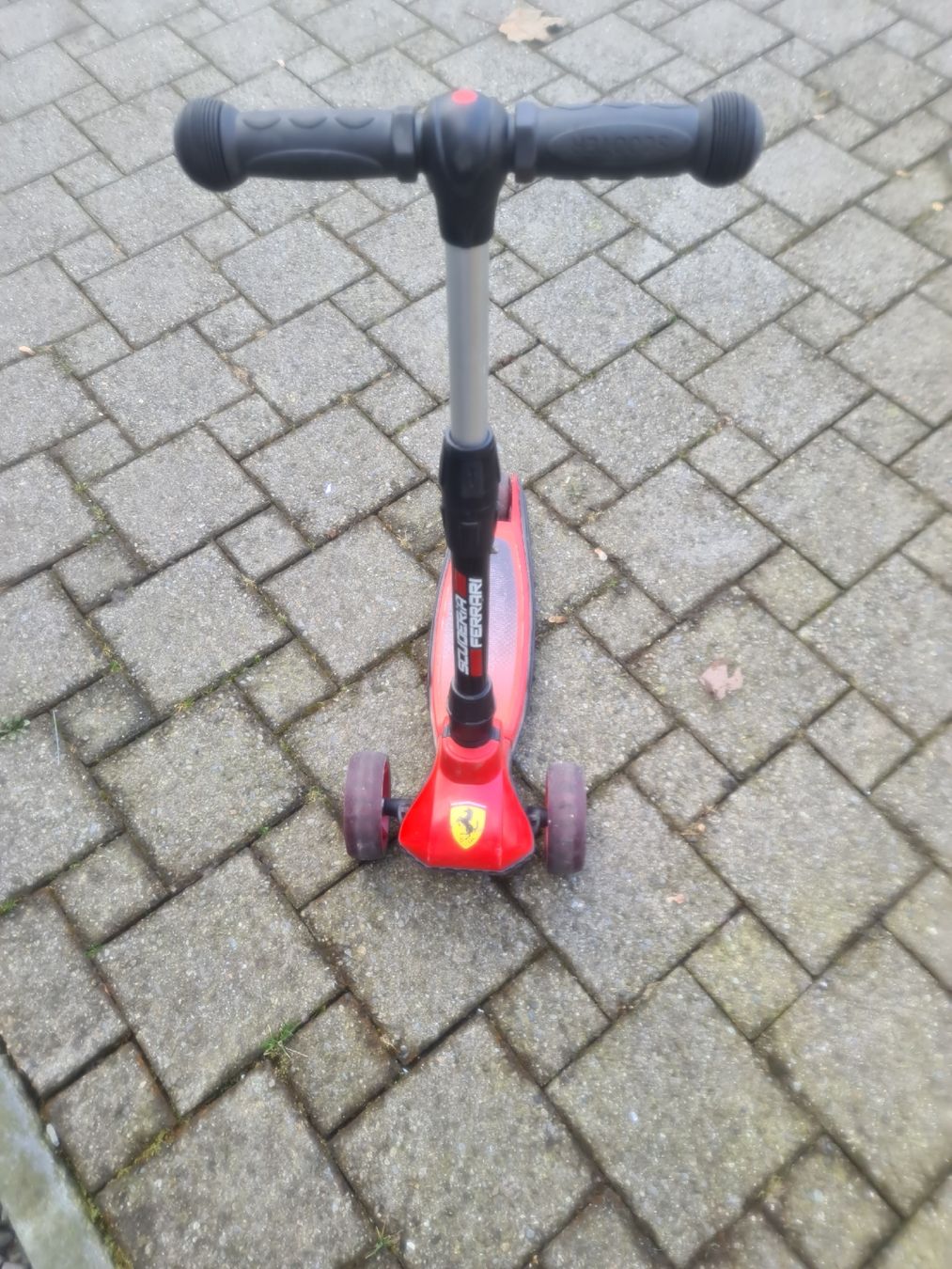 Fahrzeuge für Kinder: Kinder Trotti Ferrari rot – Gebraucht aus Baar von zagi09 1