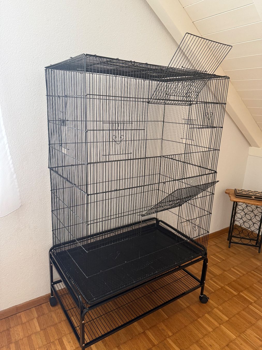 Gabbie, trasporto & Sicurezza: Vogelkäfig mit Ablage & Rollen herausnehmbar Schwarz – Usato da Ehrendingen venduto da Sontimo 1