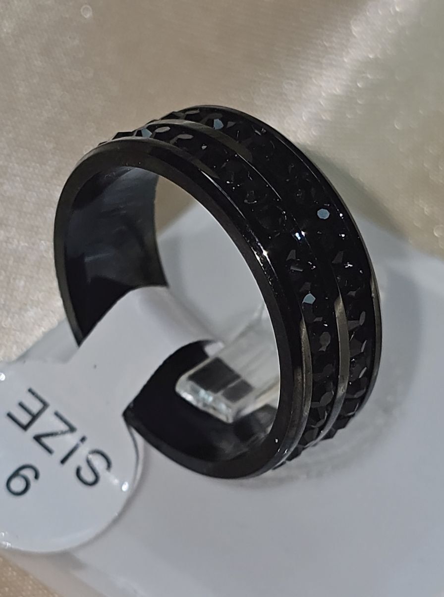 Anelli: Stilvoller Ring in Schwarz mit Kristallen, Gr. 9 – Nuovo (secondo la descrizione) da Grenchen venduto da dar_6d52 2