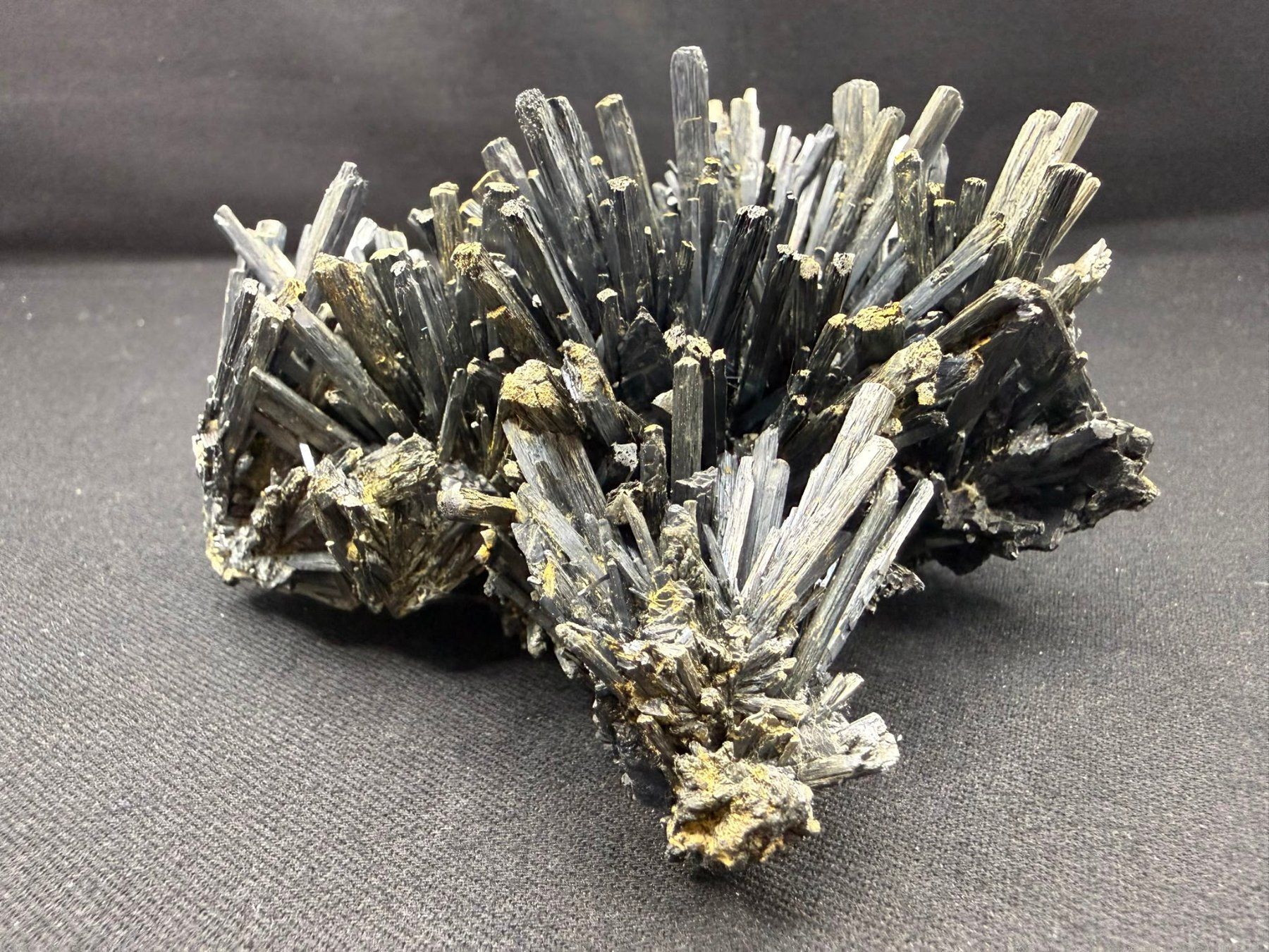 Minerali & Pietre curative: Stibnit mit Stibiconit Überzug – Usato da Schinznach Bad venduto da Demerald 5