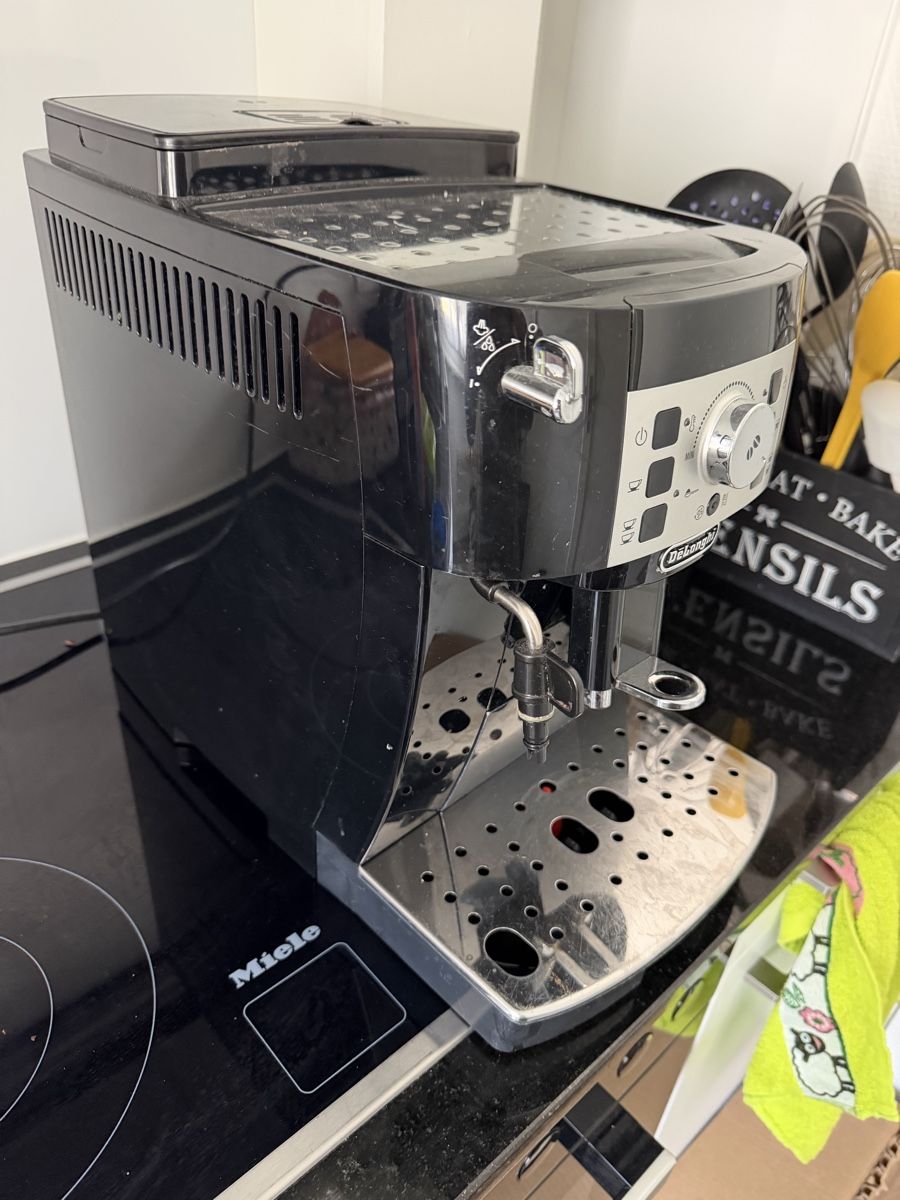 De'Longhi Macchine per caffè & Macchine per espresso: Machine à café DeLonghi Magnifica S – Usato da Prilly venduto da R41MUND0 1