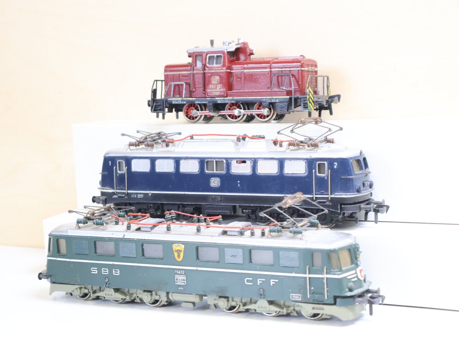 Fleischmann Modelleisenbahnen: Fleischmann 3 x Loks SBB Ae 6/6 & weitere - H0 DC – Gebraucht aus Winterthur von Monstera