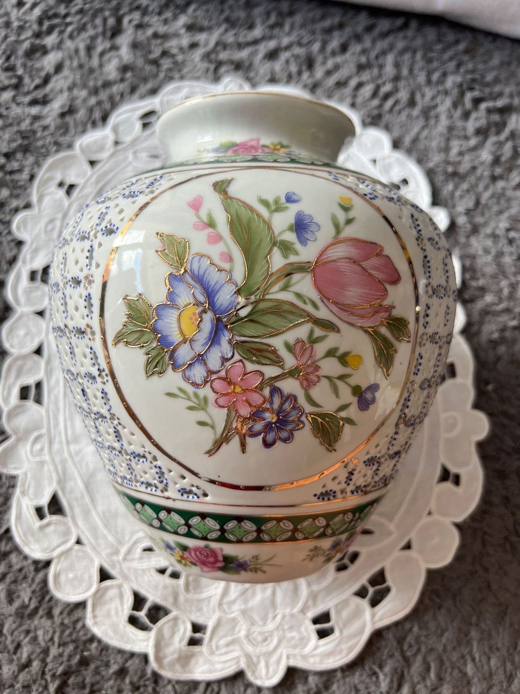 Vasi & Recipienti: Chinesische Ziervase Durchbruchmuster – Usato da Frenkendorf venduto da Only1 2