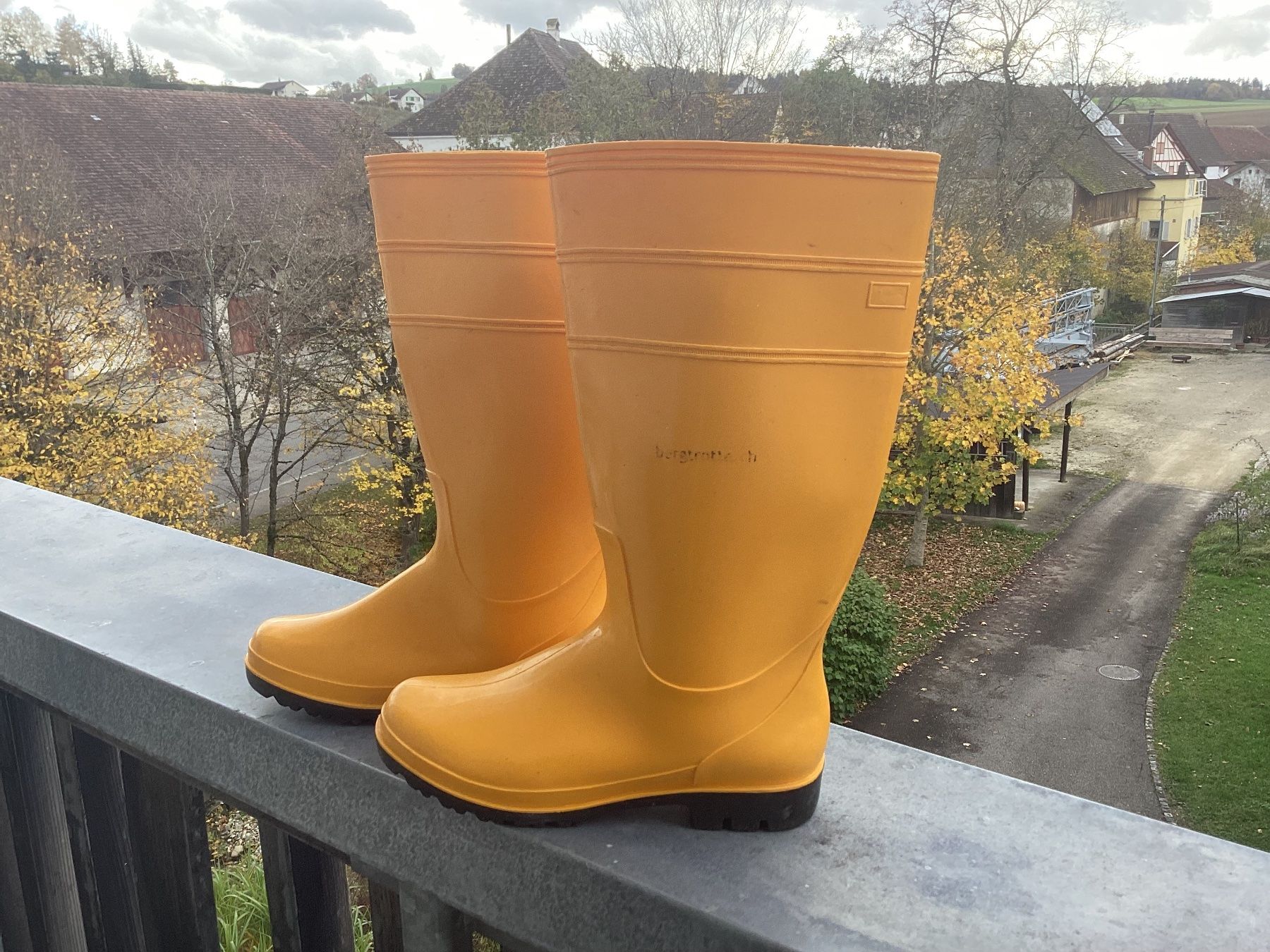 Scarpe da donna: Gummistiefel 41 gelb – Nuovo (secondo la descrizione) da Schleitheim venduto da Pi3.14