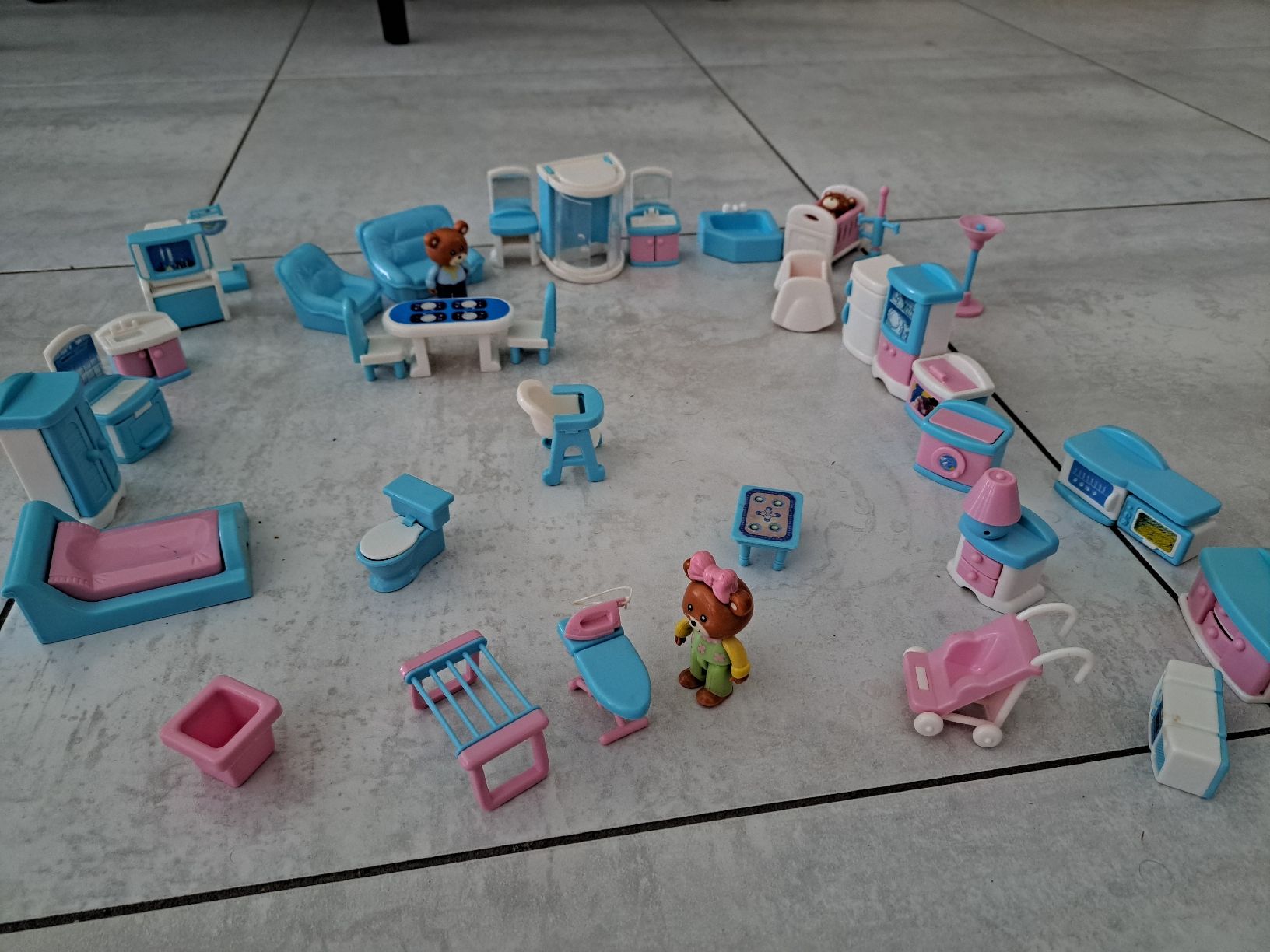 Spielhäuser: jouet papa maman maison d'ours  – Gebraucht aus Biel/Bienne von melonqq