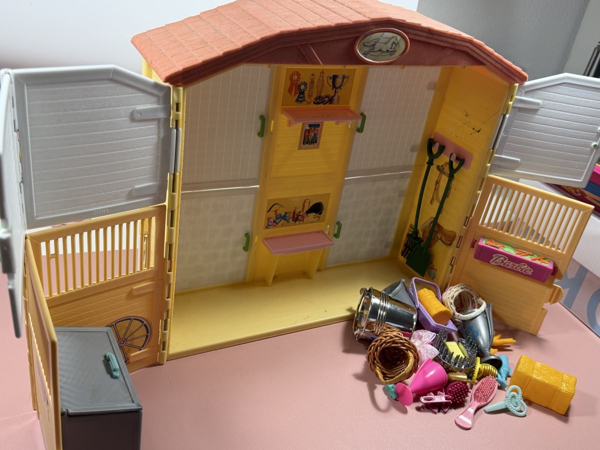 Bambole: BARBIE Doll Horse Stable 2000 - Rare – Usato da Bedano venduto da VBimby 8