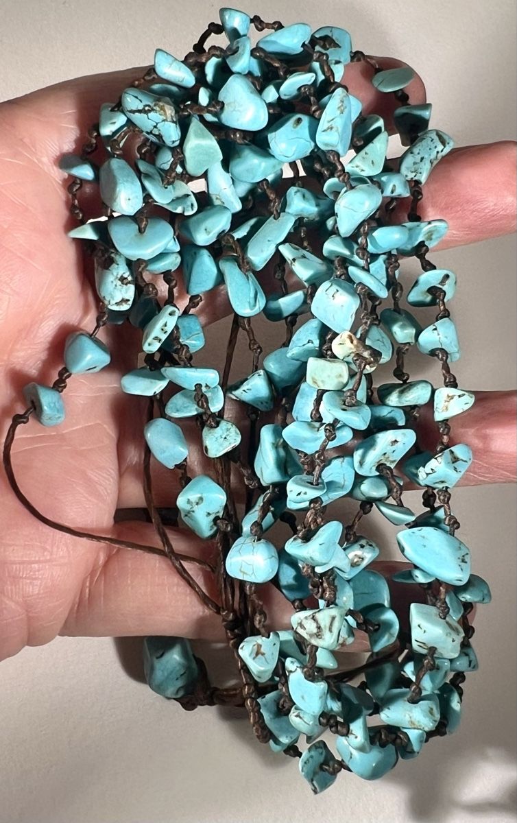 Ketten: Collier vintage 70s 4 rangs chips turquoises – Gebraucht aus Genève von DELIRBEADS 1