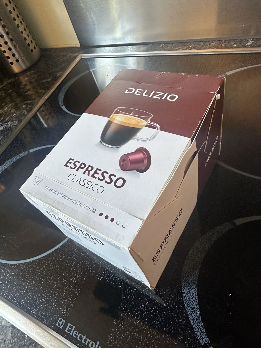 Delizio Macchine per caffè & Macchine per espresso: Delizio UNA Automatic mit über 100 Kapseln + Entkalker – Usato da Bern venduto da looas 4