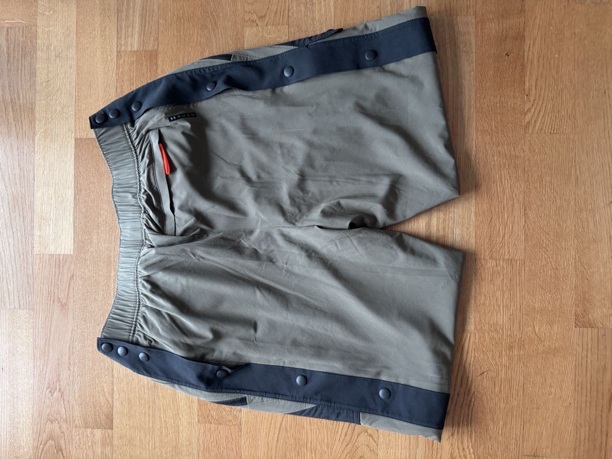 Under Armour Pantaloni: Under Armour Rush Woven Tear Away Sweatpants – Usato da Zug venduto da cam_b8hz 4