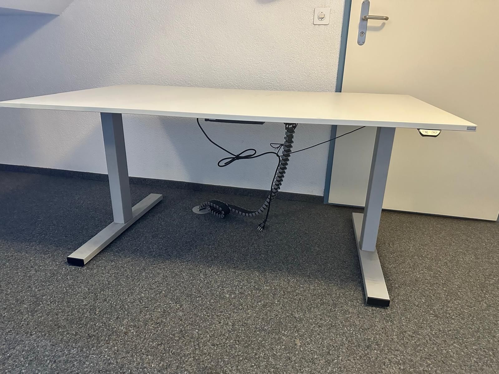 Bureaux: Schreibtisch Stilo – D'occasion à Solothurn par Jurimin