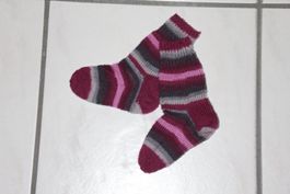 Handgestrickte Kindersocken Grösse 24