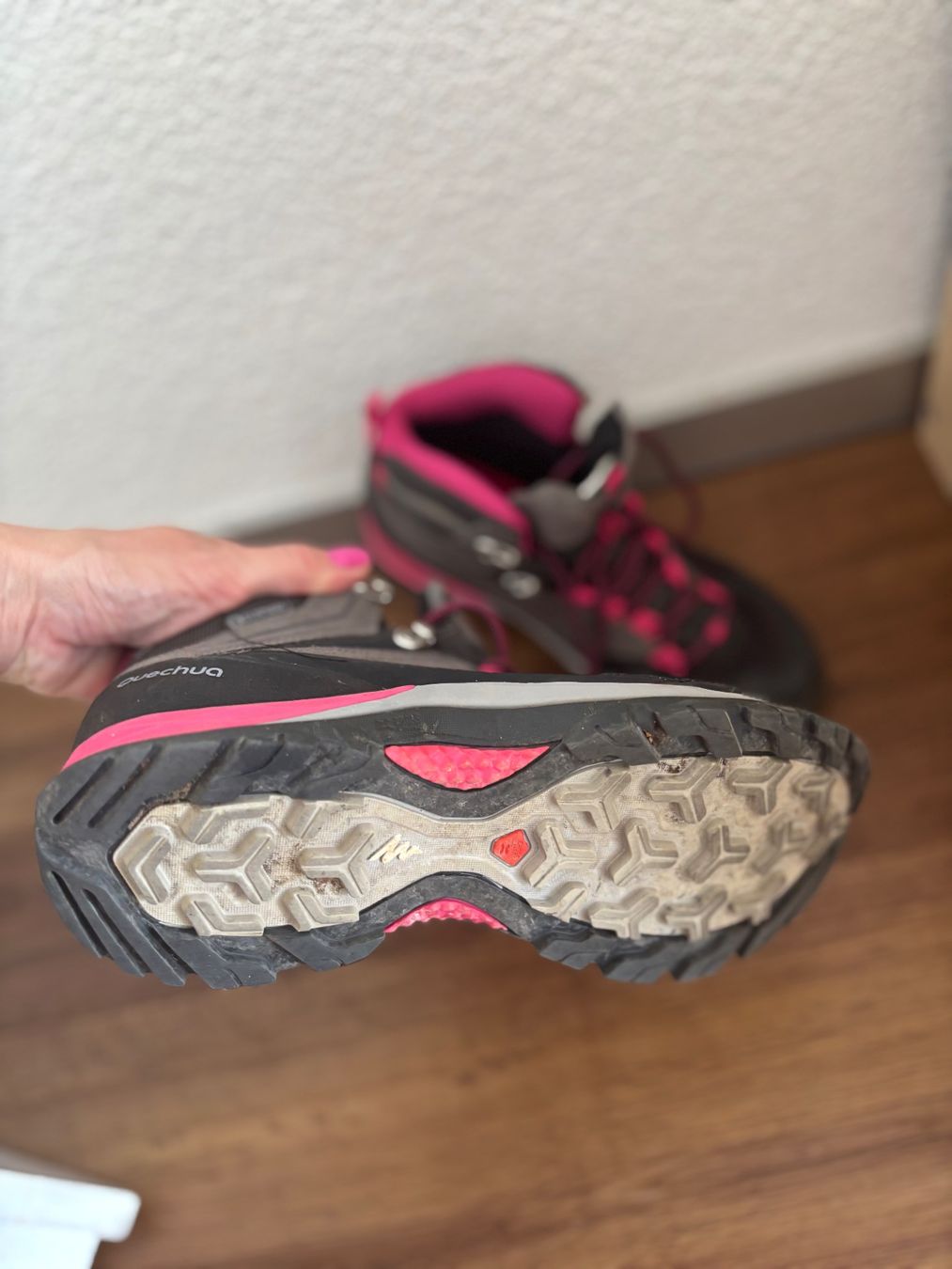 Decathlon Scarpe da donna: Wanderstiefel Quechua wasserdicht Gr. 40 – Usato da Effretikon venduto da Jana_K 2