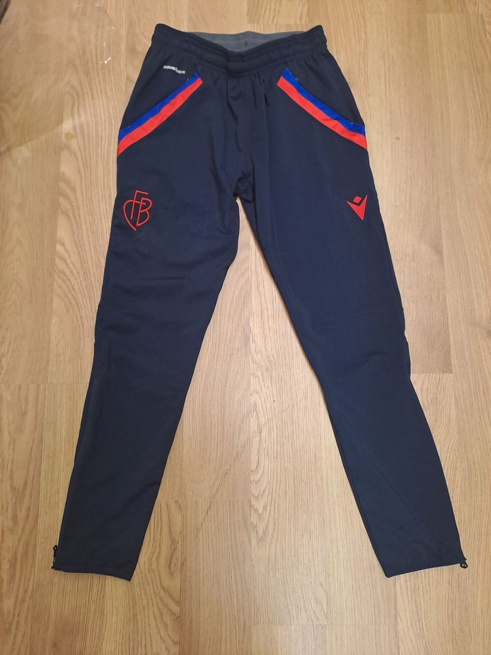Pantalons: FC Basel Trainerhose Kind – Neuf (Voir description) à Pratteln par olliw 1