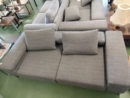 Modernes graues Sofa