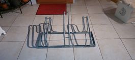 Velo Staender für 3 Velos, ideal für Ordnung vor dem Haus!