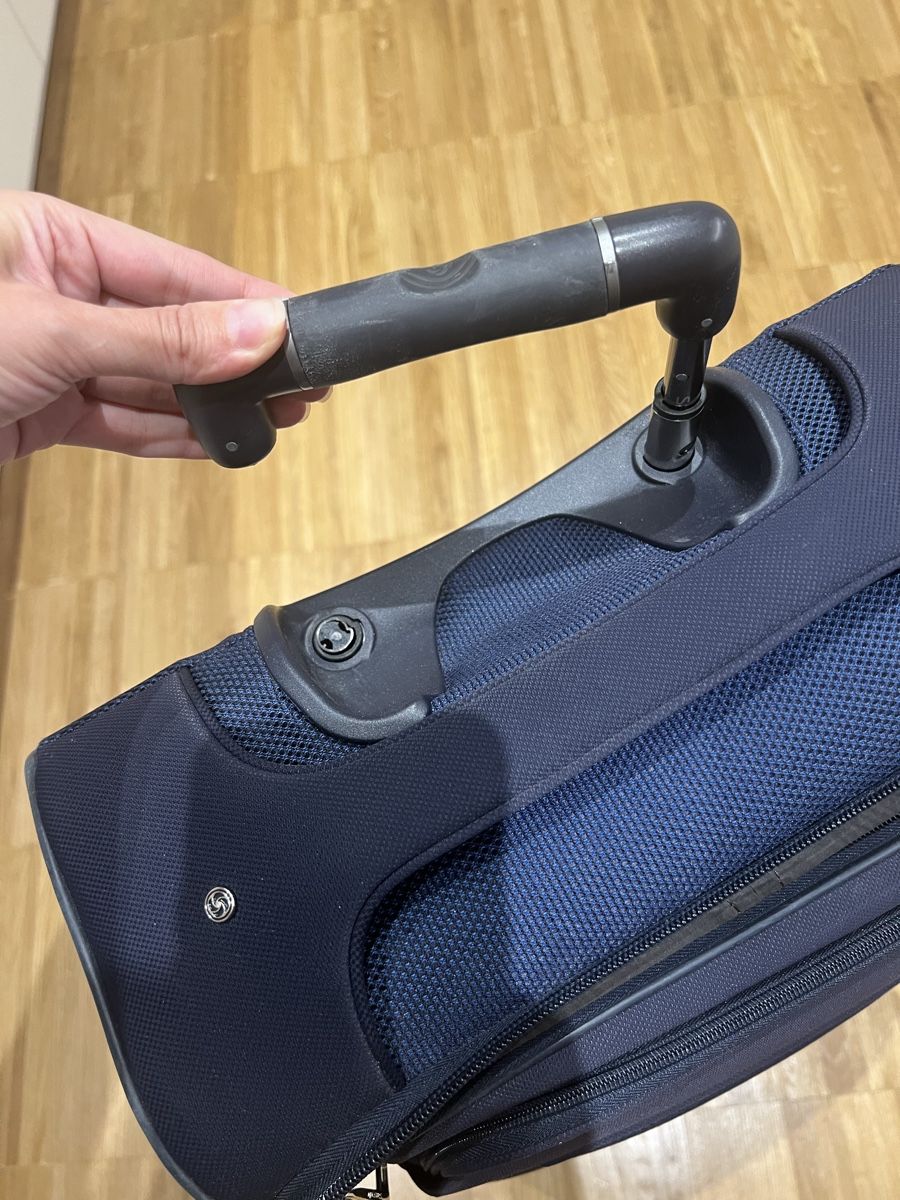 Samsonite Reisekoffer: Blue Samsonite cabin luggage – Defekt aus Adliswil von Marjin 9