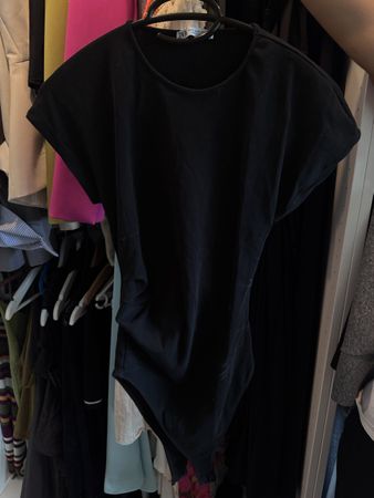 Body Zara noir avec dos nu manches courtes bon état