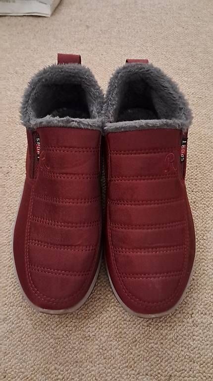 Damenschuhe: Fur-lined shoes – Neu und originalverpackt aus Zürich von shr_6v9h